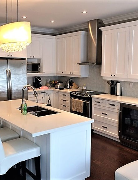 Kitchen Sprayed in White (Chantilly Lace)